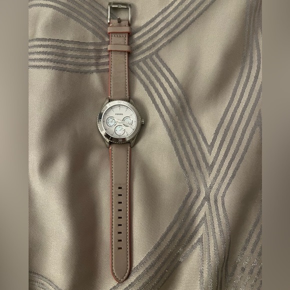 Fossil Watch with Interchangeable Bands - Picture 4 of 5